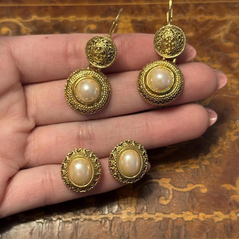 1928 Gold and faux pearl earring set